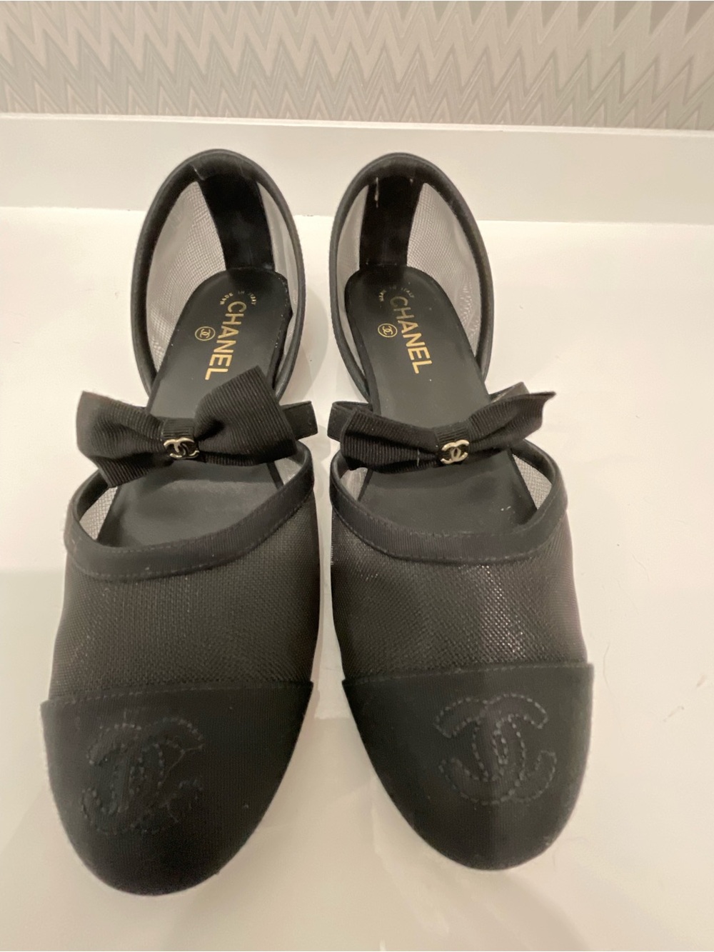 **SOLD** 25B CHANEL Black Mesh Cap-Toe Bow Ballet Flats - Picture 2 of 6